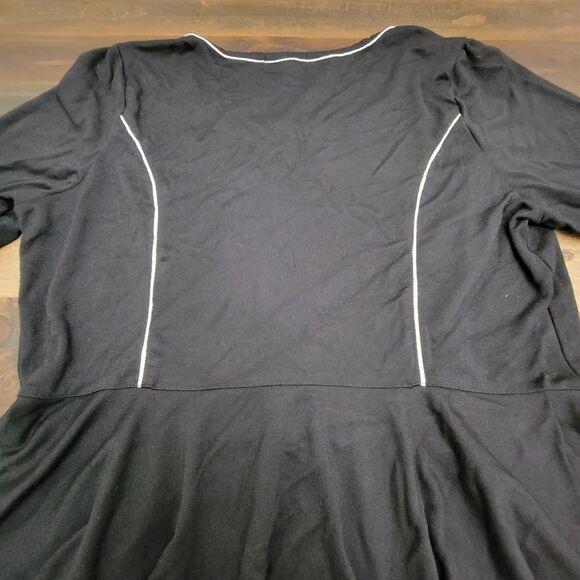 Forever 21+ Black Sweatshirt With Front Zipper and White Lines Size 3XL - Picture 5 of 9